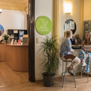 TANDEM Madrid, reception view with 2 students
