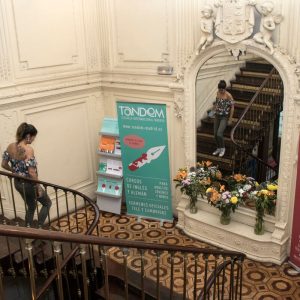 TANDEM Madrid stairs with student