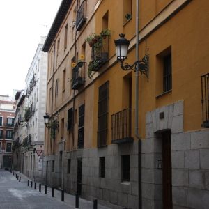 typical-street-barrio-letras-madrid